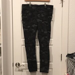 Cabi ATC side seam camo leggings XL